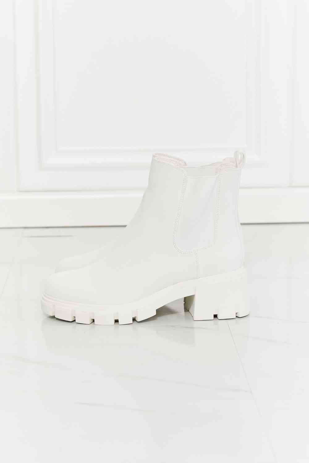 MMShoes Chelsea Boots in Matte White