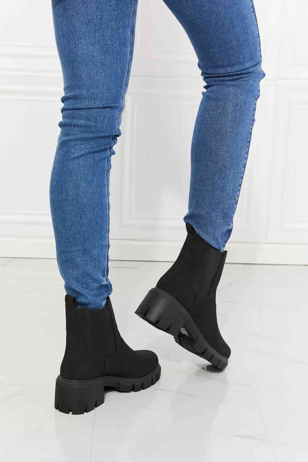 MMShoes Chelsea Boots in Black